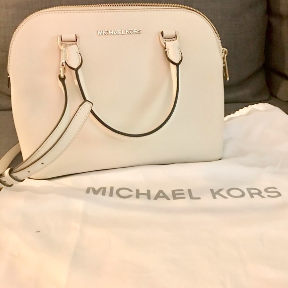 Michael Kors Handbags - NWOT MK bag